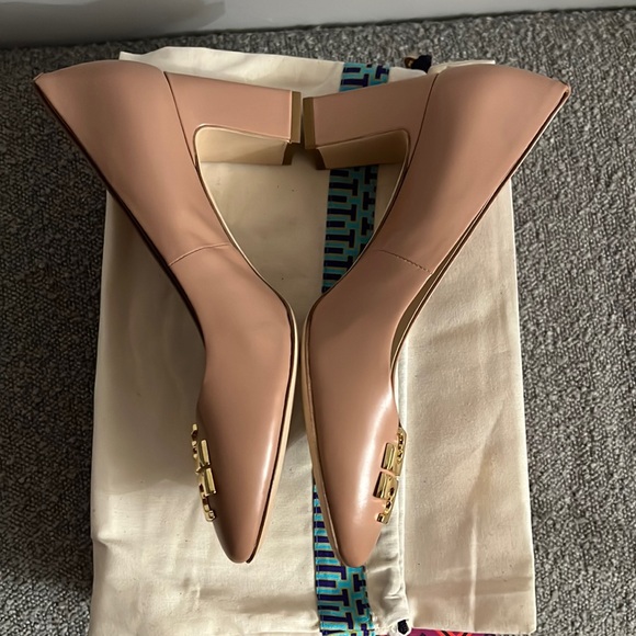 Authentic like new in box Tory Burch blush pink pumps size 7.5 - Picture 3 of 7